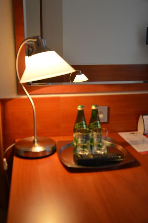 Hotel Komes Skarżysko-Kamienna Rum bild