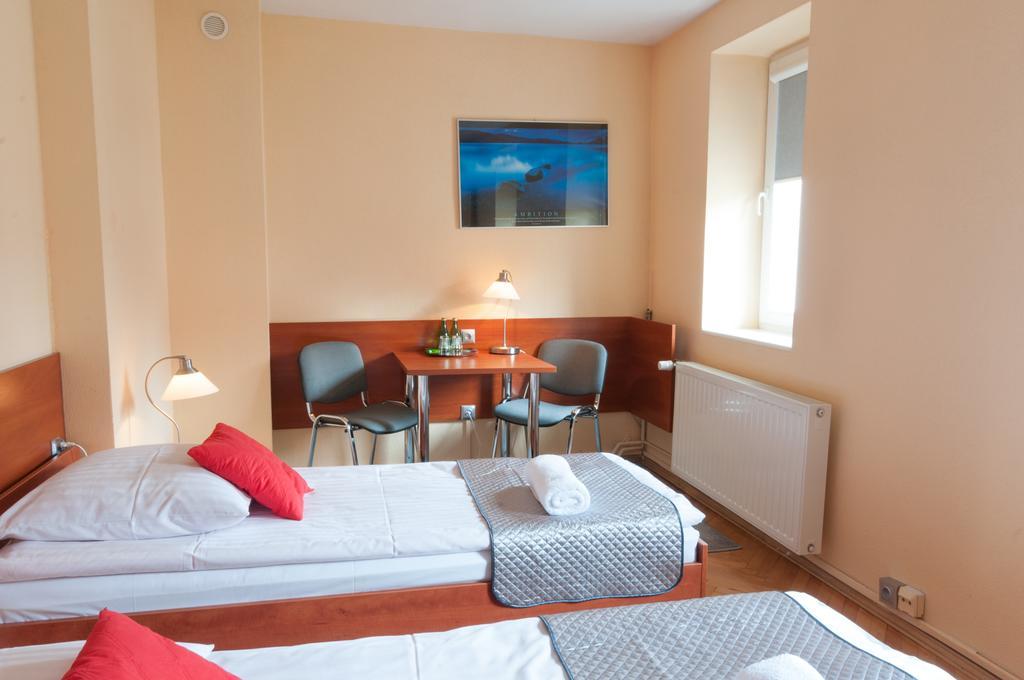 Hotel Komes Skarżysko-Kamienna Exteriör bild