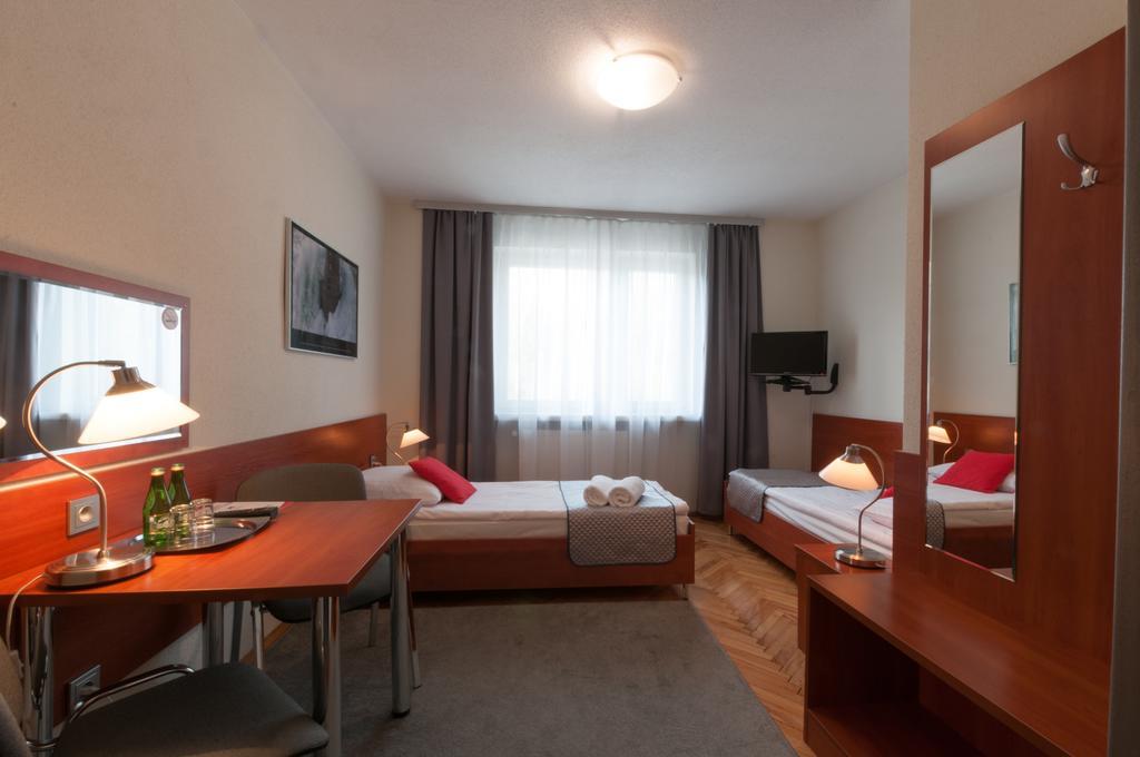 Hotel Komes Skarżysko-Kamienna Exteriör bild