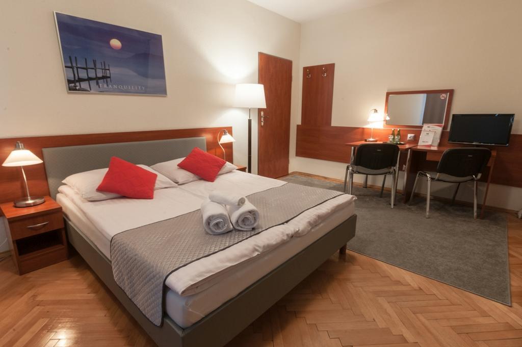 Hotel Komes Skarżysko-Kamienna Exteriör bild